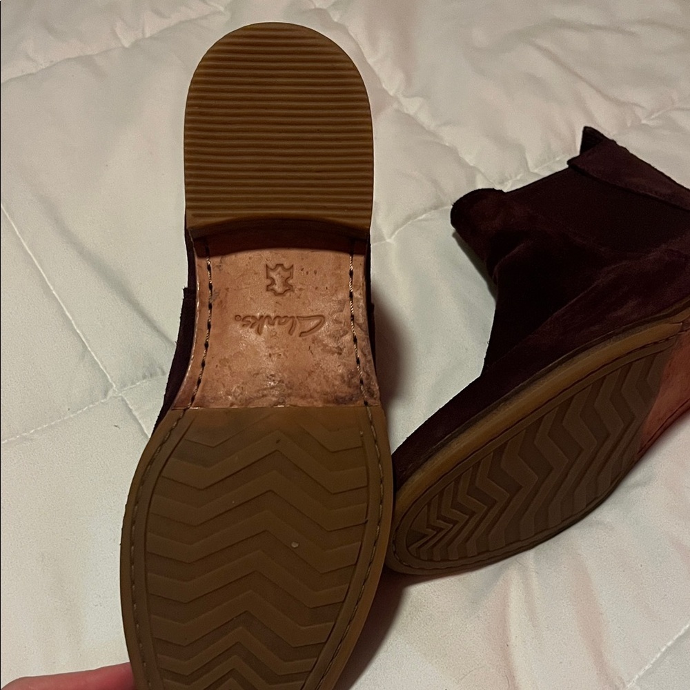 Clarks Clarkdale Arlo Suede Burgundy Boots Size 9.5 - Picture 4 of 8